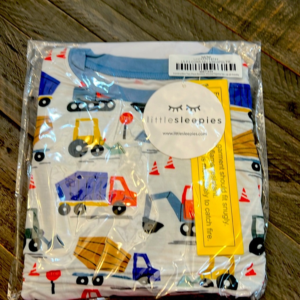Little sleepies construction two piece set 18-24 months new with tags